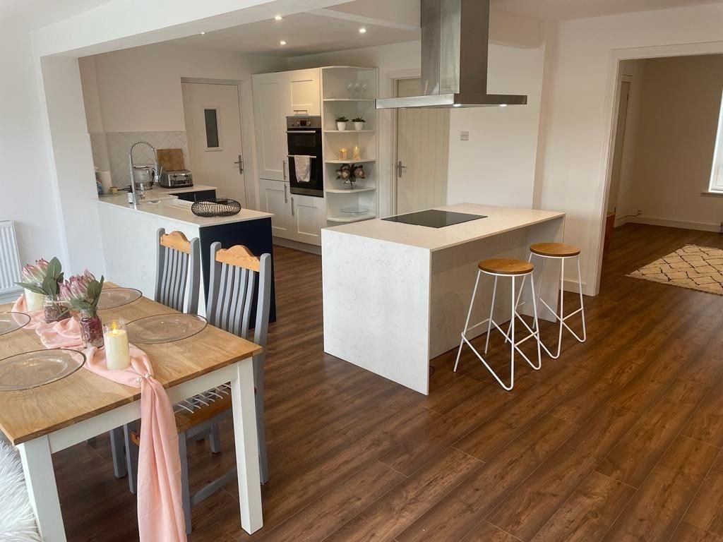 A cream kitchen with an island extractor