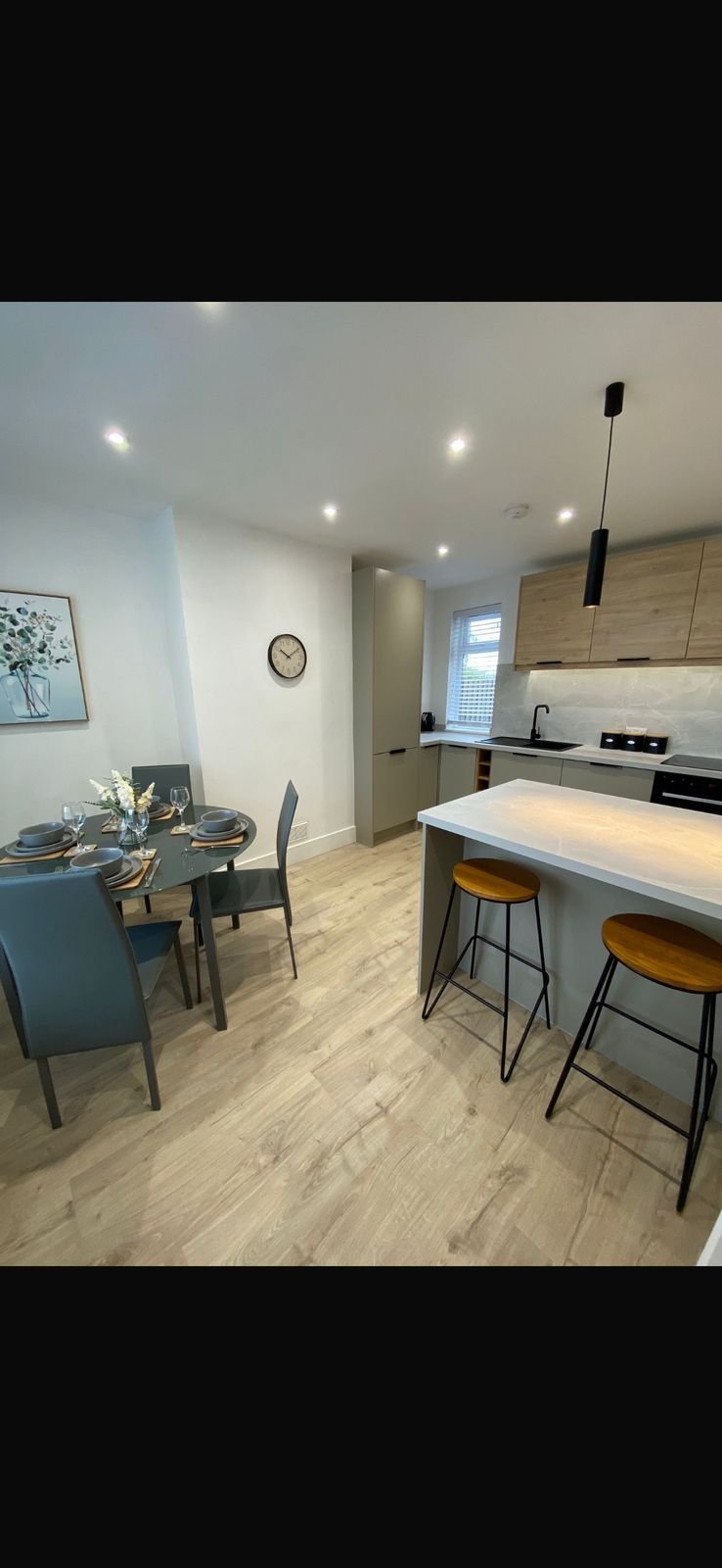 A kitchen and dining area with a marble-effect splashback